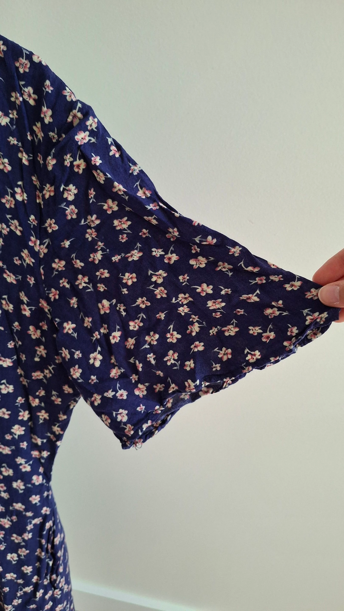 Mono de manga corta con estampado floral de la marca Hollister Co. – photo 4
